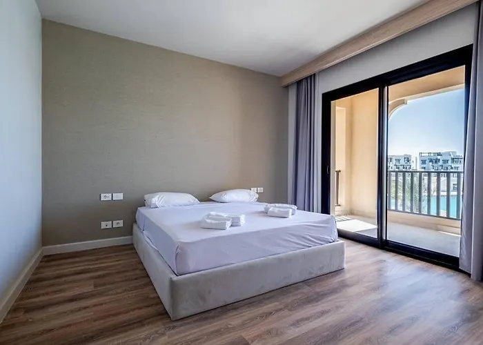 Freshly Minted: 1br Fanadir Marina Appartement
