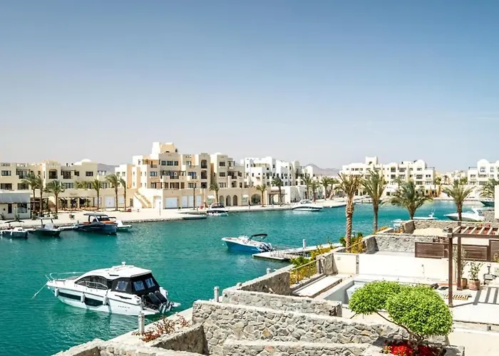 Freshly Minted: 1br Fanadir Marina Appartement
